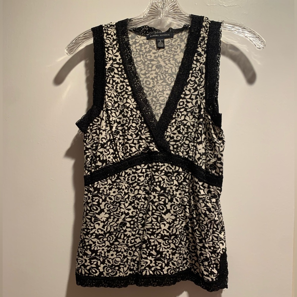 Black & White Lace-Trim V-Neck Sleeveless Top